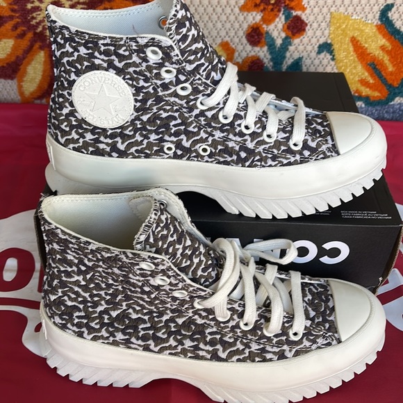 Converse A00877C
CTAS LUGGED 2.0 HI
SAND DUNE/EGRET/EGRET
WMNS sneakers Platform - Picture 4 of 16